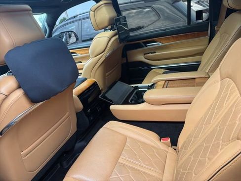 Used 2022 Jeep Grand Wagoneer Series III w/ Rear Seat Video Group 1 AWD/4WD image 6