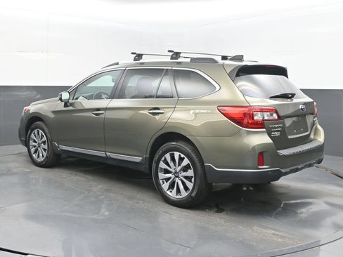 Used 2017 Subaru Outback 3.6R Touring AWD/4WD image 6