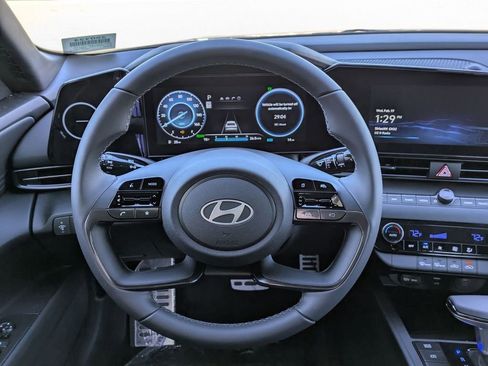 New 2025 Hyundai Elantra SEL image 17