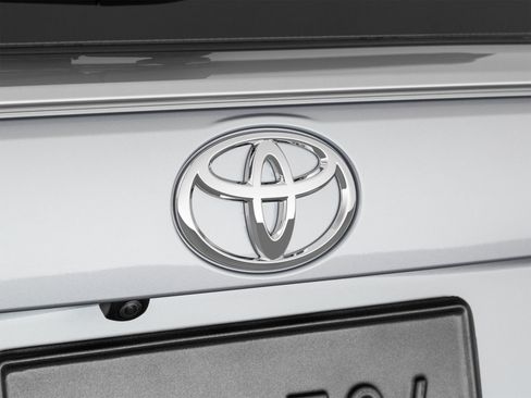 Used 2020 Toyota RAV4 LE FWD image 66
