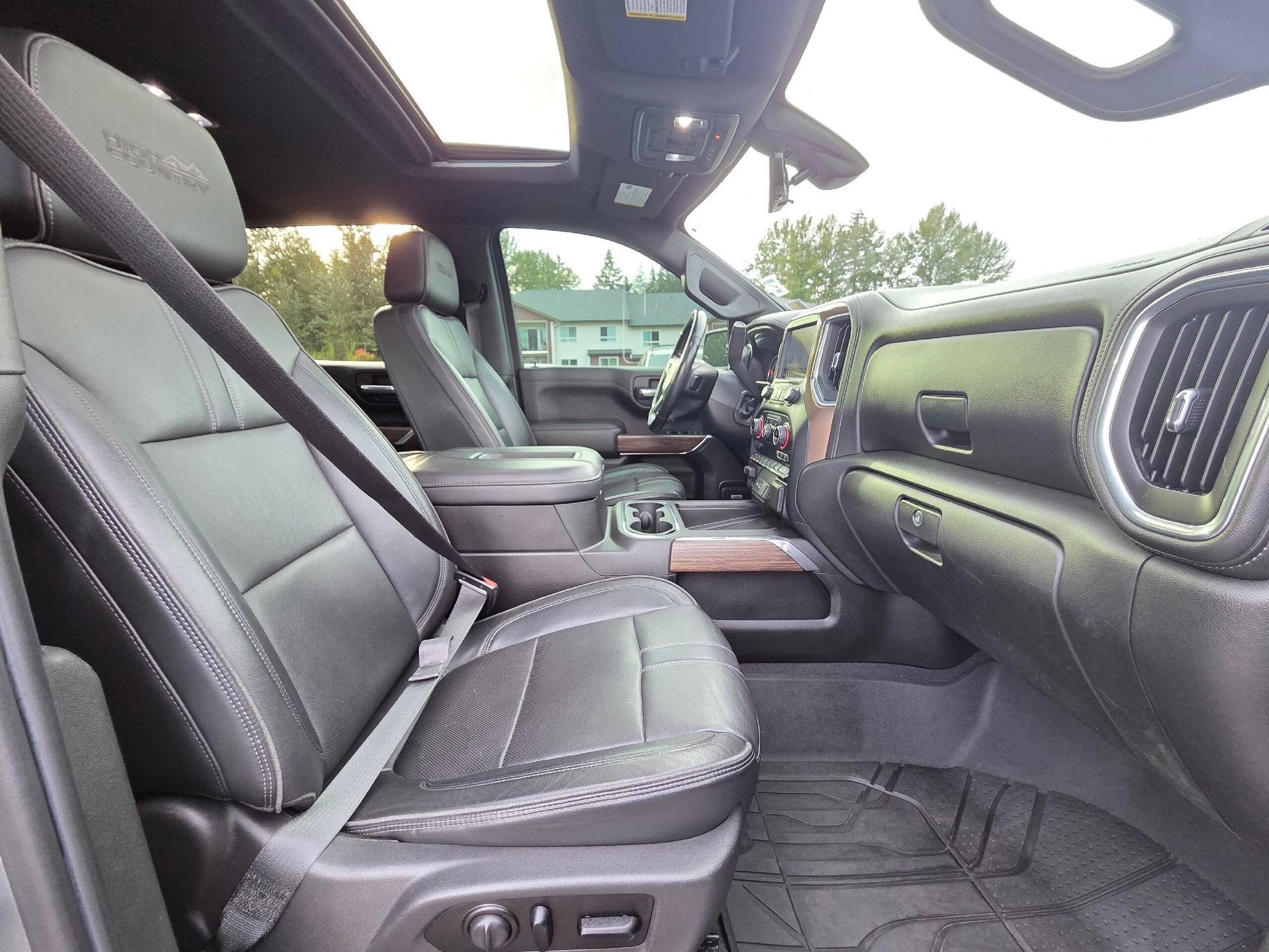 Used 2021 Chevrolet Silverado 1500 High Country w/ Technology Package AWD/4WD image 32