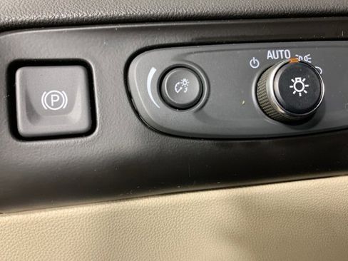 Used 2018 Buick Enclave Premium w/ Experience Buick Package image 21