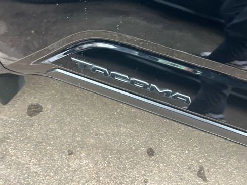 Certified 2024 Toyota Tacoma TRD Off-Road image 8