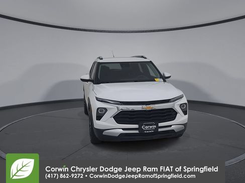 Used 2025 Chevrolet TrailBlazer LT AWD/4WD image 4