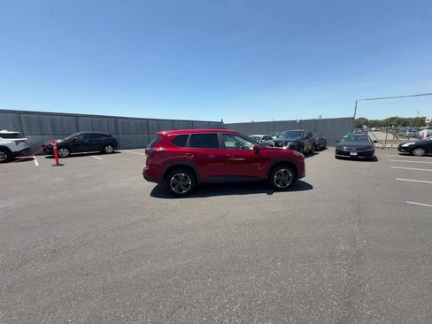 Used 2025 Nissan Rogue SV AWD/4WD image 13