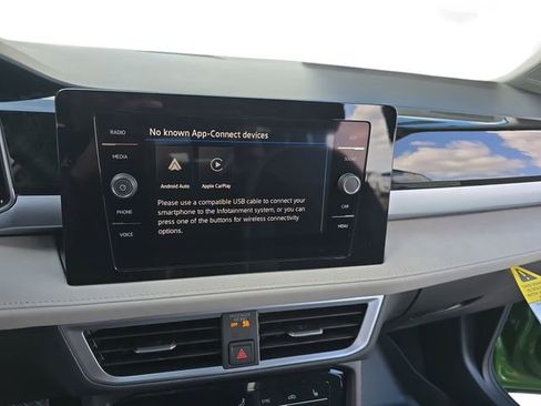 New 2026 Volkswagen Taos SE AWD/4WD image 9