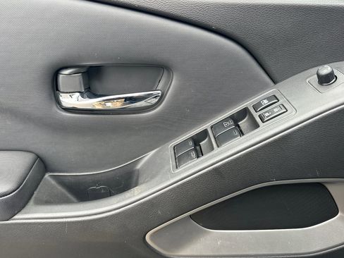 Used 2022 Nissan Frontier SV image 11