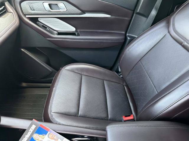 Certified 2025 Ford Explorer Platinum RWD image 18