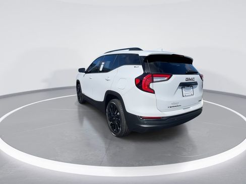 Used 2024 GMC Terrain SLT w/ Tech Package image 6