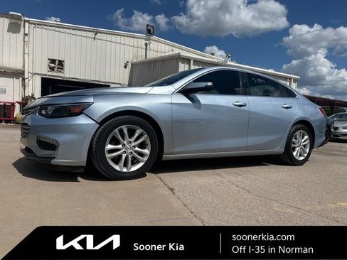 Used 2018 Chevrolet Malibu LT FWD image 1