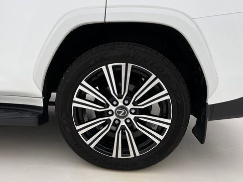 Used 2024 Lexus LX 600 4WD w/ Luxury Package image 27