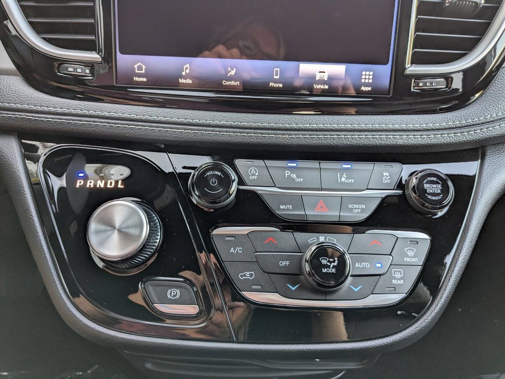 New 2027 Chrysler Pacifica Select AWD/4WD image 13