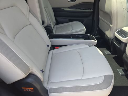 Used 2023 Nissan Pathfinder SL w/ SL Premium Package FWD image 19