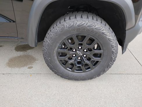 Used 2023 Chevrolet Colorado Trail Boss w/ Technology Package AWD/4WD image 31