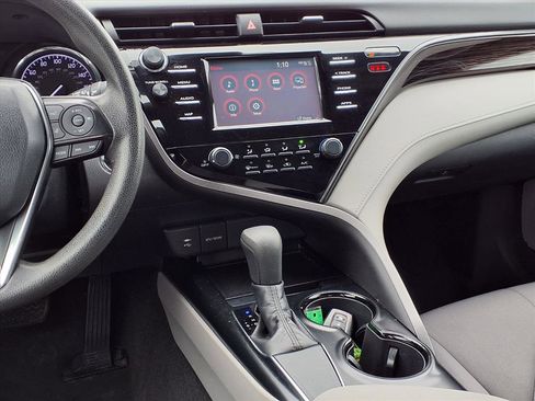 Used 2019 Toyota Camry LE image 7