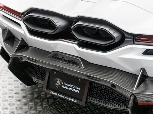 Used 2024 Lamborghini Revuelto image 34