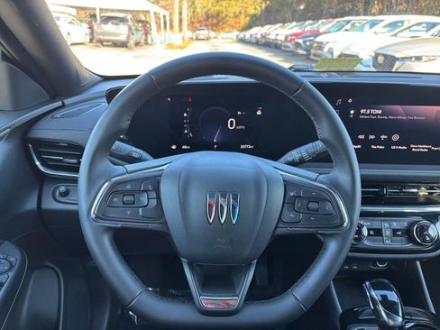 Used 2025 Buick Envista Sport Touring image 28
