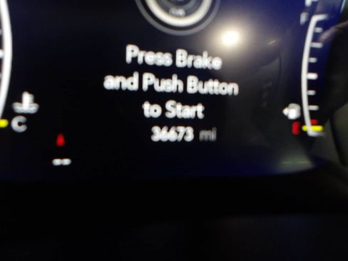 Used 2024 Chrysler Pacifica Limited FWD image 11