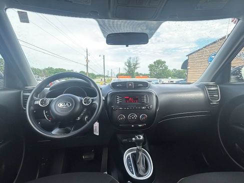 Used 2014 Kia Soul + FWD image 16