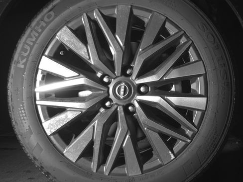 Used 2025 Nissan Altima 2.5 SV FWD image 13