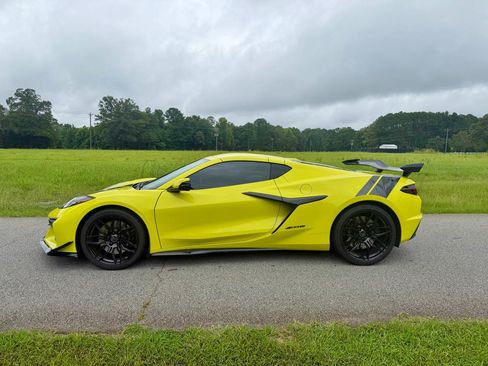 Used 2024 Chevrolet Corvette Z06 RWD image 14