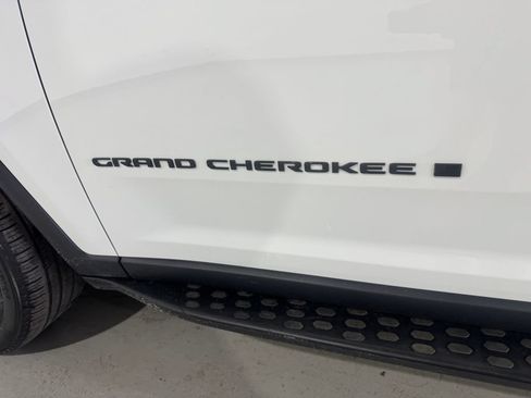 Used 2024 Jeep Grand Cherokee Limited w/ Luxury Tech Group II AWD/4WD image 30
