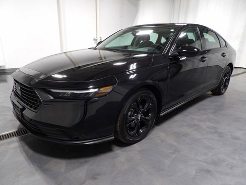 Used 2025 Honda Accord SE image 4