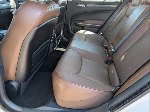 Used 2019 Chrysler 300 Limited RWD image 9