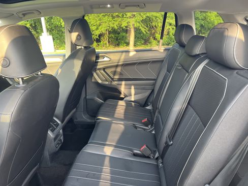 Certified 2024 Volkswagen Tiguan SE w/ Panoramic Sunroof Package FWD image 29