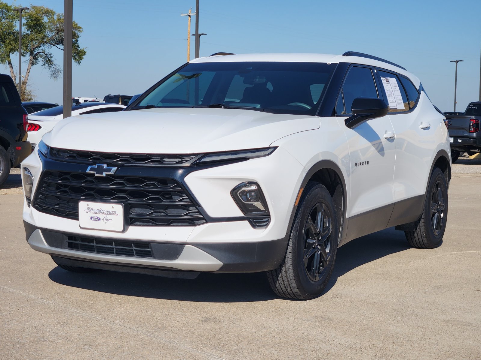 Used 2023 Chevrolet Blazer LT w/ Midnight/Sport Edition FWD image 2