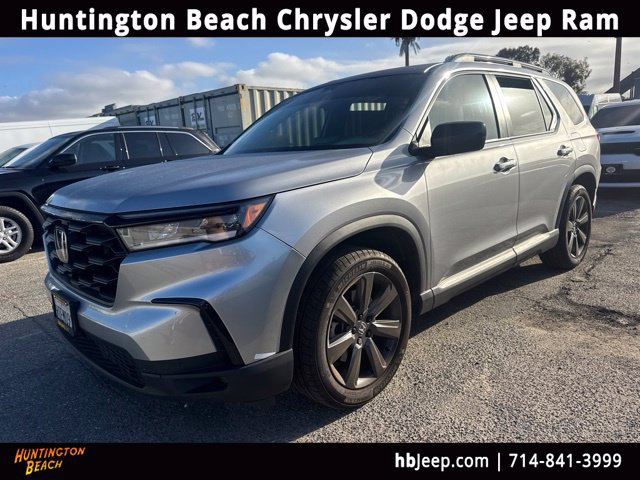Used 2025 Honda Pilot Sport image 1