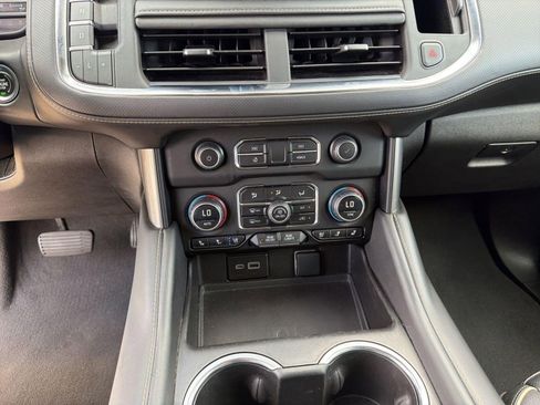 Used 2023 Chevrolet Suburban Premier image 24