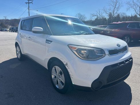 Used 2016 Kia Soul w/ Convenience Package FWD image 3