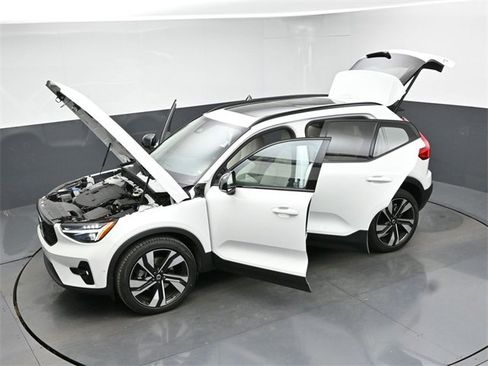 Used 2025 Volvo XC40 B5 Plus w/ Protection Package Premier image 52