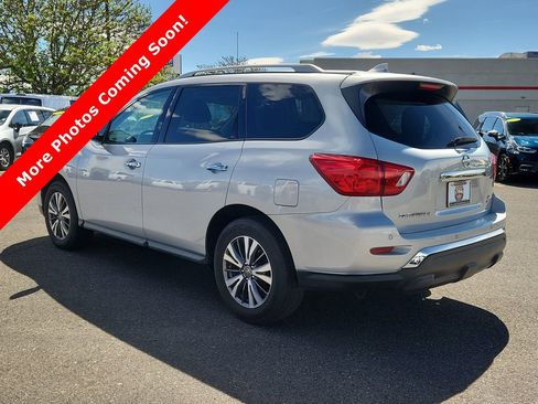 Used 2020 Nissan Pathfinder SL image 3