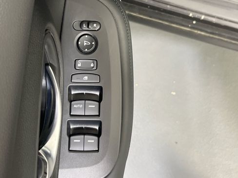 Used 2025 Honda HR-V LX image 17