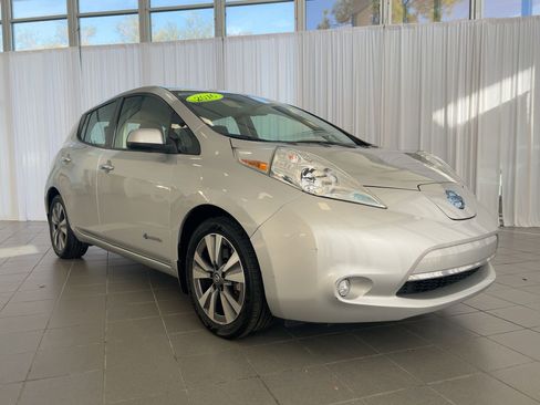 Used 2016 Nissan Leaf SV image 7