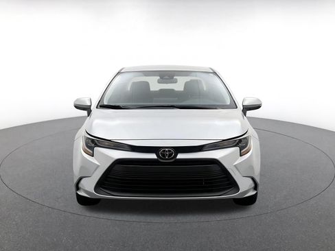 Used 2025 Toyota Corolla LE FWD image 2