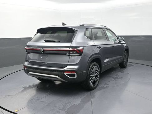 Used 2026 Volkswagen Taos SE FWD image 8
