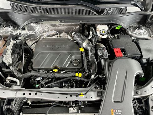 Used 2025 Chevrolet Trax LT w/ LT Convenience Package FWD image 30