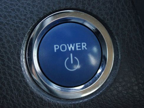 Used 2018 Toyota Camry XLE image 9