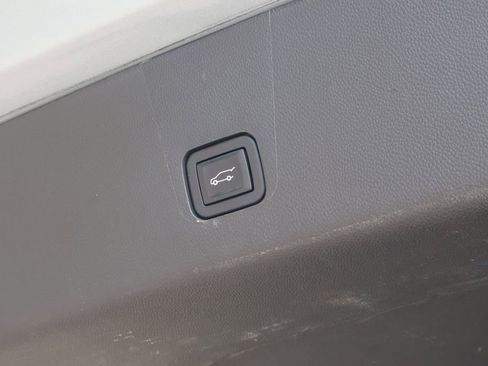 Used 2023 Chevrolet Traverse LT w/ LPO, Floor Liner Package AWD/4WD image 51