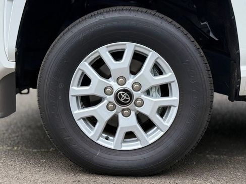 Used 2025 Toyota Tacoma SR5 AWD/4WD image 9