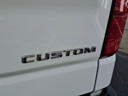 Used 2023 Chevrolet Silverado 1500 Custom image 31