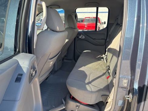 Used 2018 Nissan Frontier SV image 5