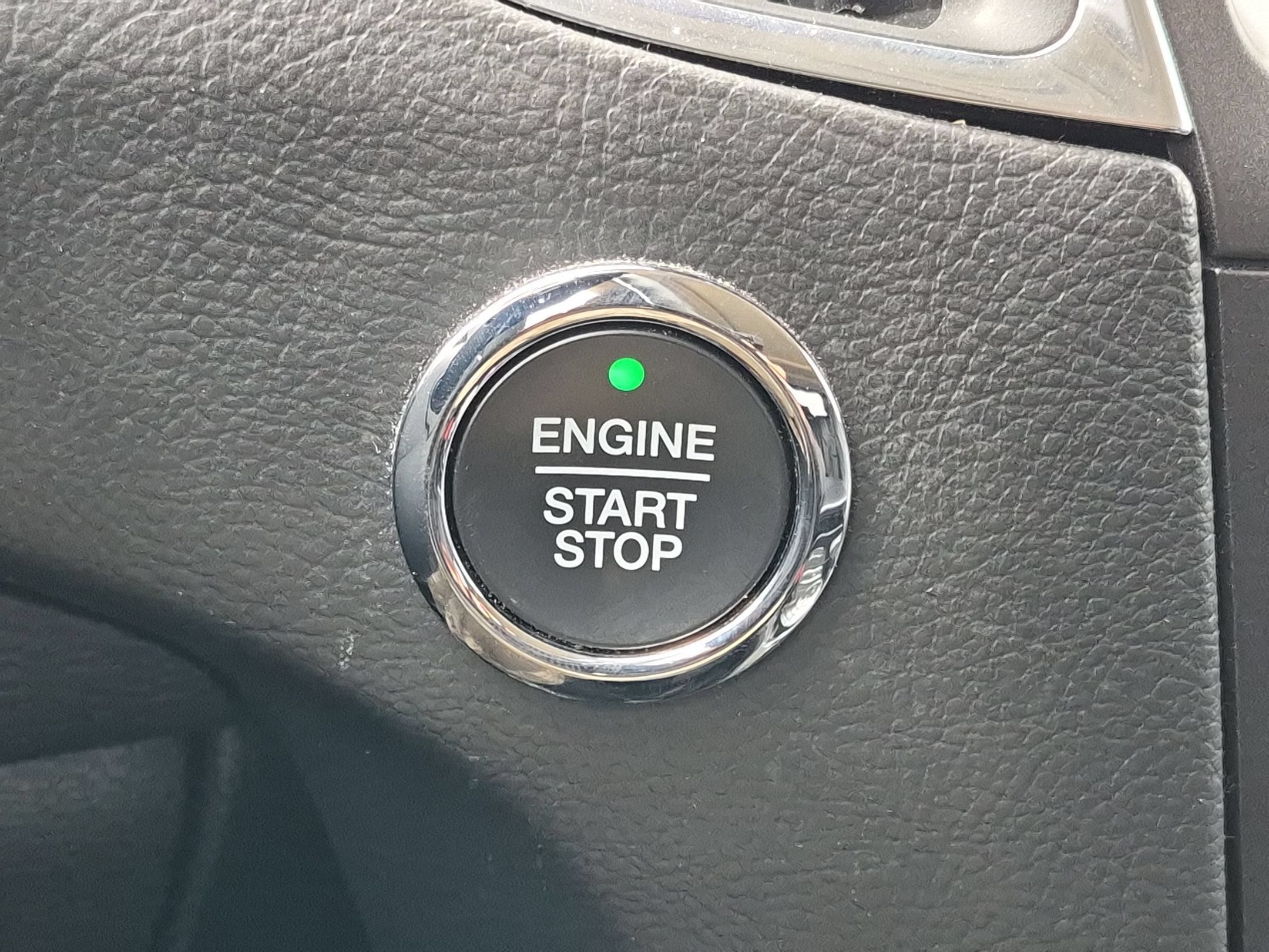 Used 2019 Ford Edge Titanium w/ Cold Weather Package AWD/4WD image 16