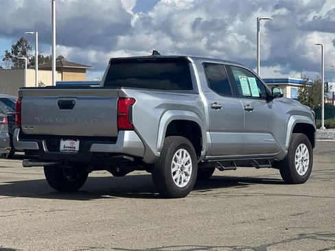 Used 2025 Toyota Tacoma SR5 image 5
