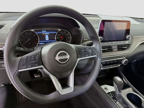 Used 2024 Nissan Altima 2.5 SV image 14