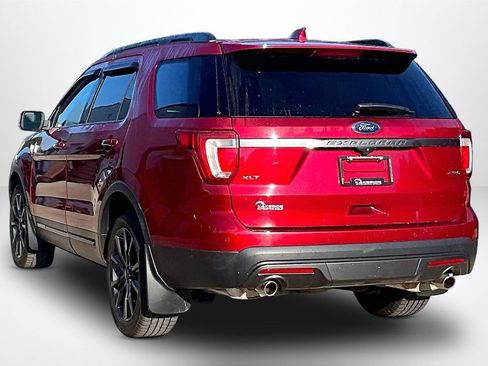 Used 2017 Ford Explorer XLT w/ XLT Technology Feature Bundle AWD/4WD image 4