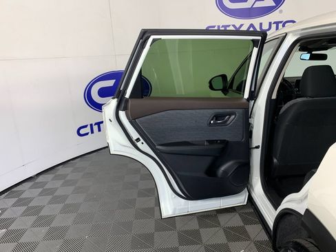 Used 2023 Nissan Rogue SV FWD image 29